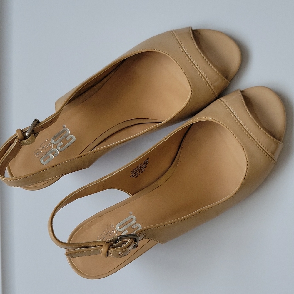 9 & Co jjgevette tan neutral slingback wedge sandals size 6½